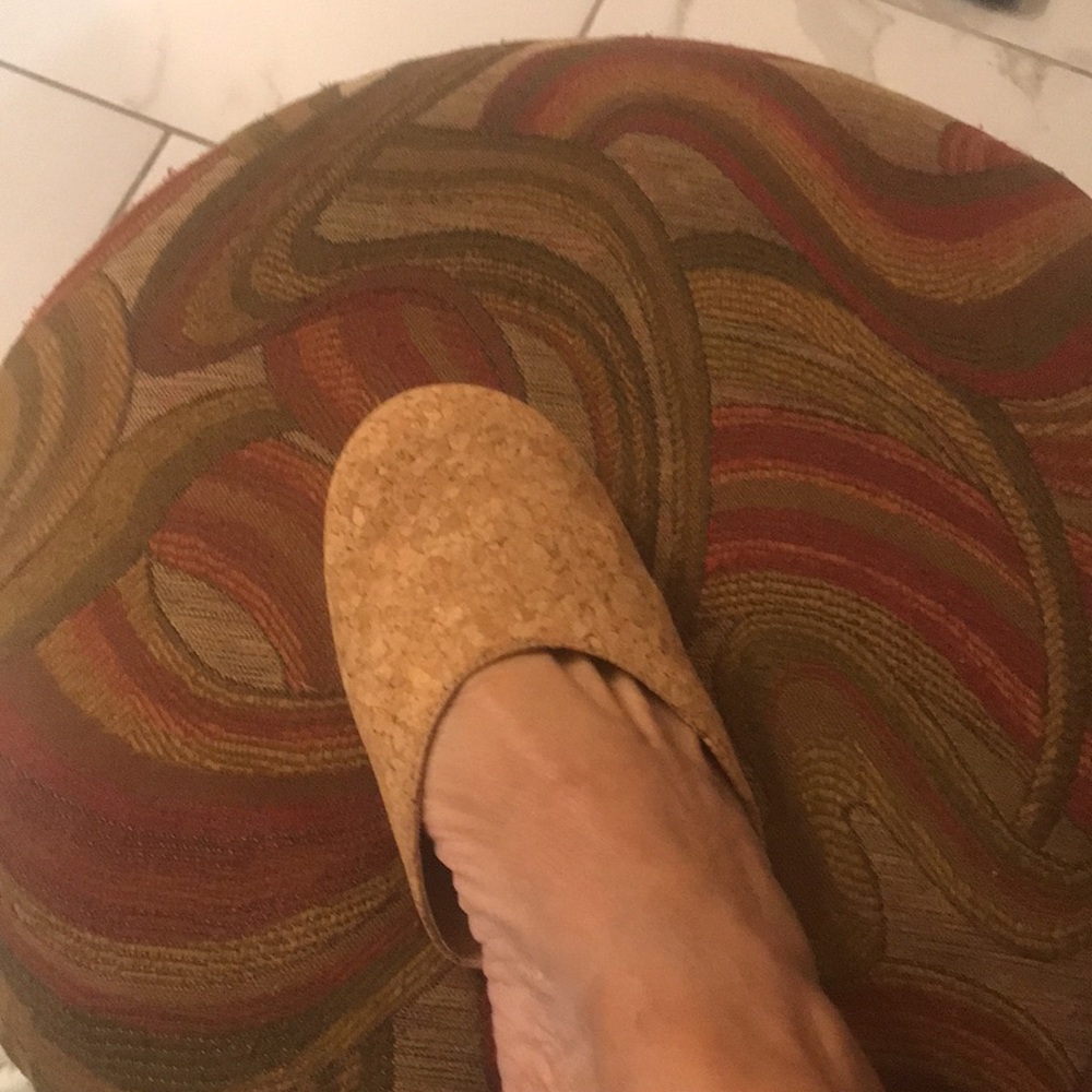 Naturalizer Women's Tan Slip-On Shoes - Picture 6 of 8